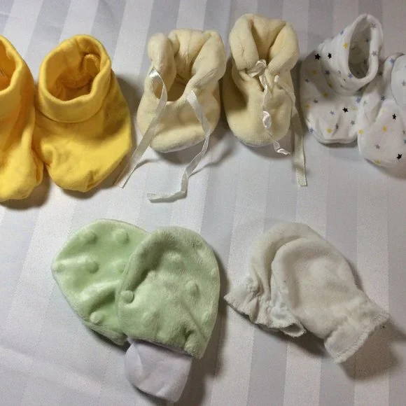 👣 5/$25 - Baby Accessory Bundle - Picture 3 of 3